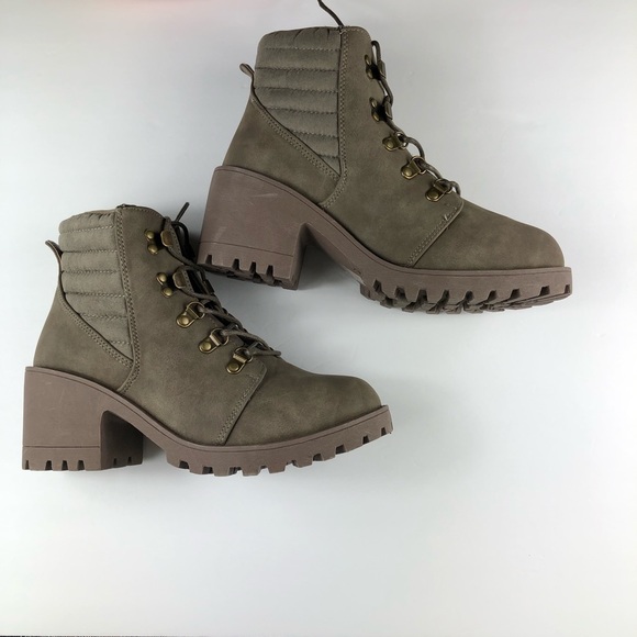 Dirty Laundry Shoes - NWT DIRTY LAUDRY LACE UP PLATFORM COMBAT BOOTS
